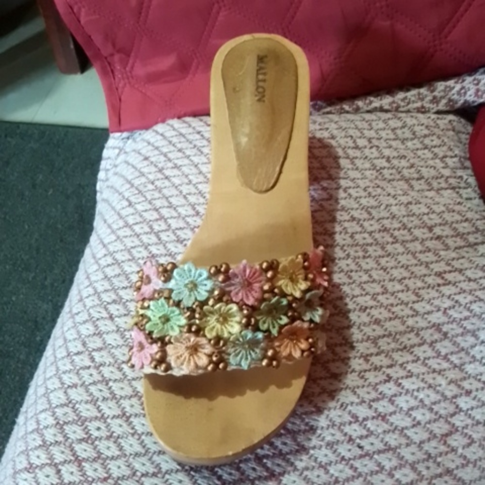 Woman Wooden shoes sizes 8